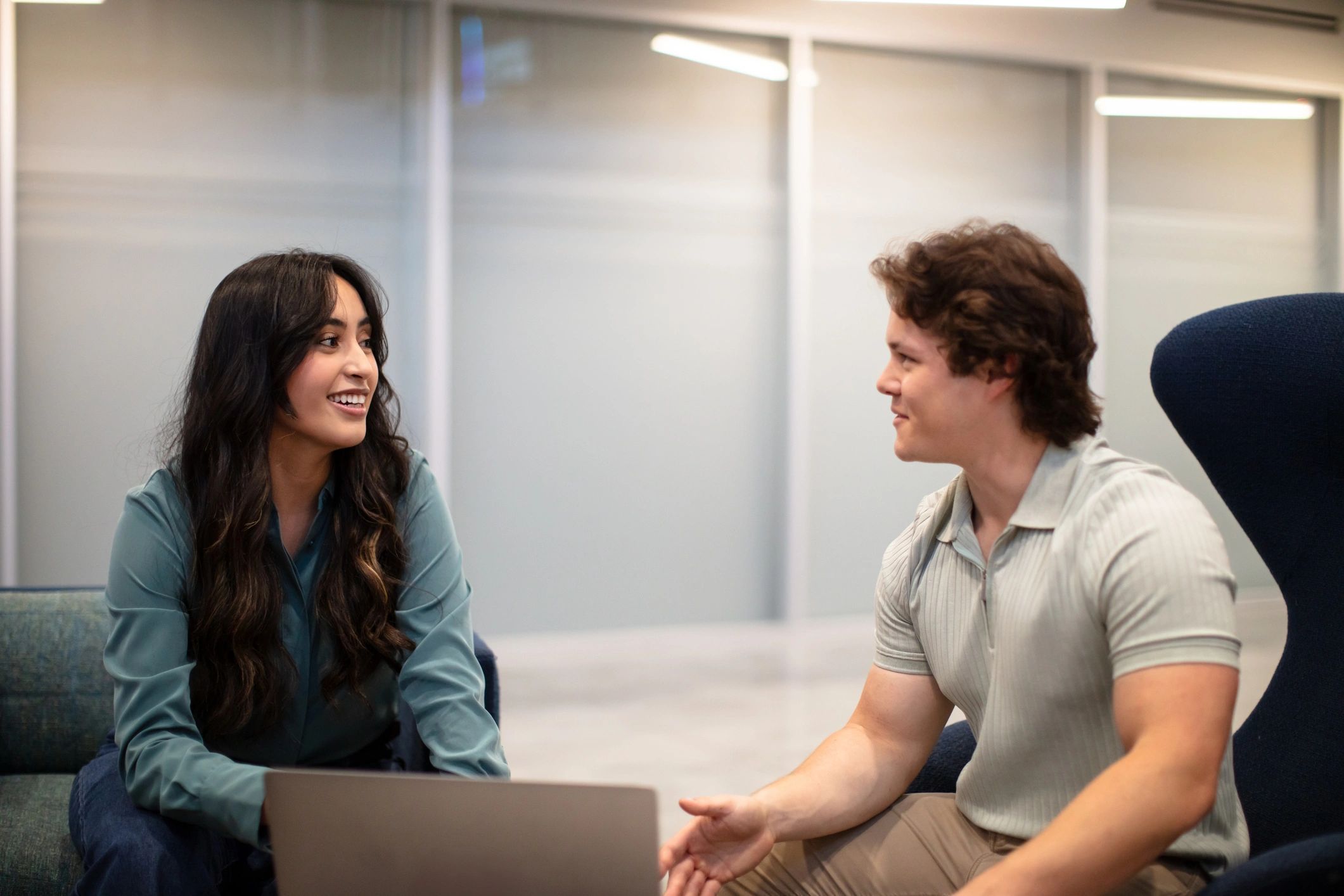 Student receiving application guidance